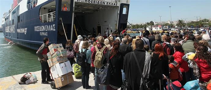 Συνεχίζεται η έξοδος των εκδρομέων του Πάσχα από τα λιμάνια της Αττικής